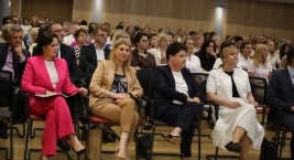 Zdjęcie przedstawia uczestników forum na Auli podczas Forum Pomocy Społecznej